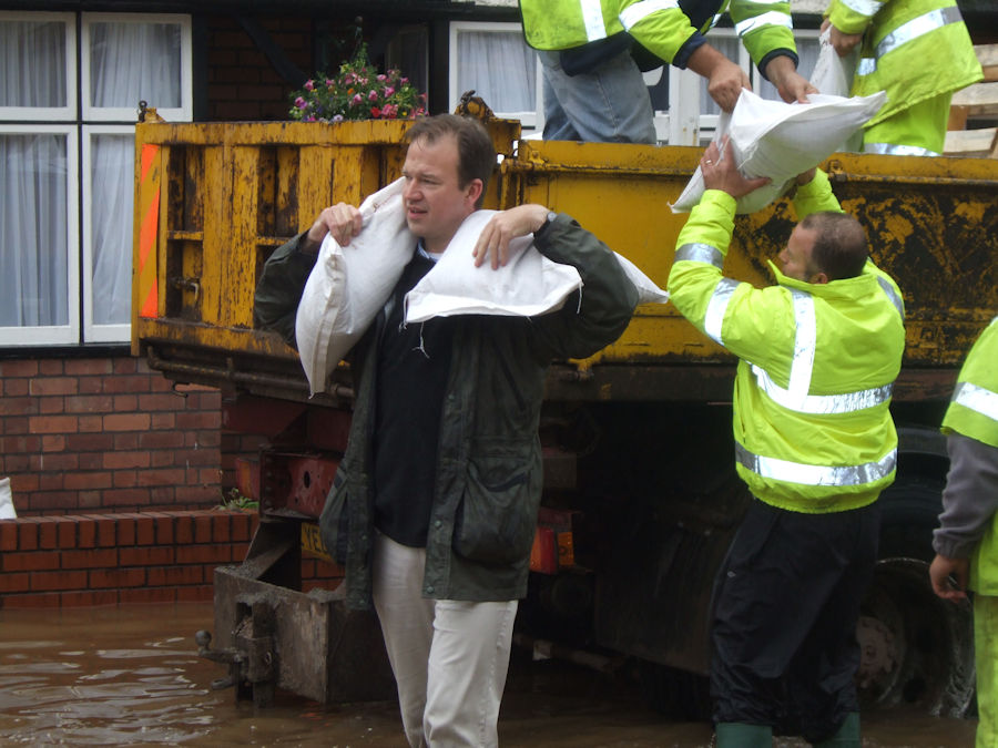 Jesse Norman carrying sandbags in floods in 2007