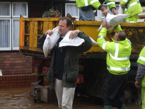 Jesse Norman carrying sandbags in floods in 2007